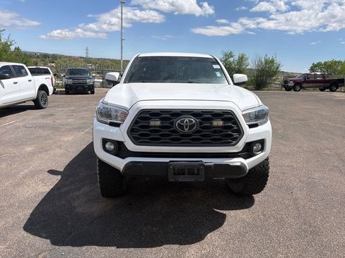 Used 2022 Toyota Tacoma TRD Off-Road AWD/4WD image 3