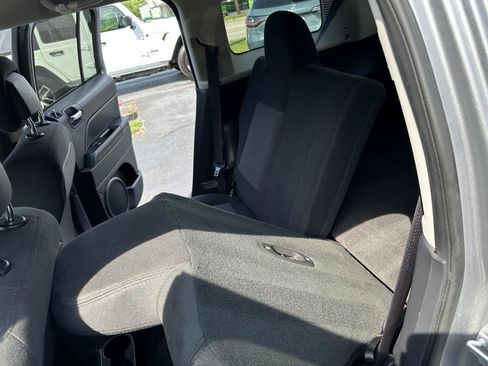Used 2017 Jeep Patriot Latitude AWD/4WD image 33