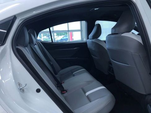 Used 2025 Toyota Camry SE image 14