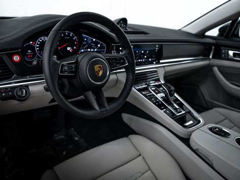 Certified 2022 Porsche Panamera 4 Platinum Edition image 4