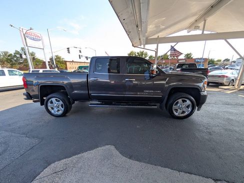 Used 2015 GMC Sierra 2500 Denali w/ Suspension Package, Off-Road AWD/4WD image 10