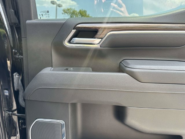 Used 2025 Chevrolet Silverado 1500 LT Trail Boss w/ Dark Appearance Package AWD/4WD image 38