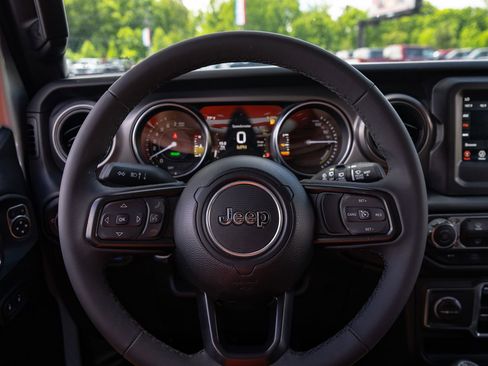 Used 2023 Jeep Wrangler Unlimited w/ Convenience Group AWD/4WD image 28