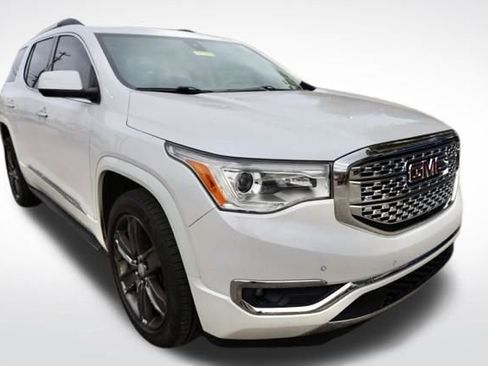 Used 2017 GMC Acadia Denali w/ Technology Package image 2