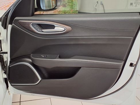Used 2020 Alfa Romeo Giulia Ti RWD image 10
