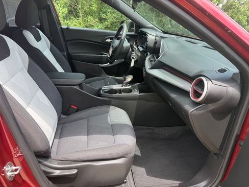 Used 2024 Chevrolet Trax RS w/ Driver Confidence Package FWD image 19