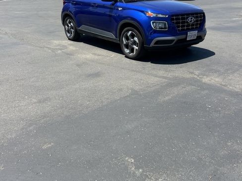 Used 2025 Hyundai Venue SEL FWD image 5