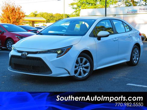 Used 2020 Toyota Corolla LE image 1