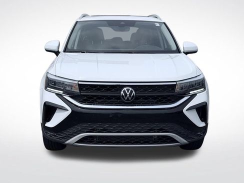 Used 2024 Volkswagen Taos SE AWD/4WD image 2