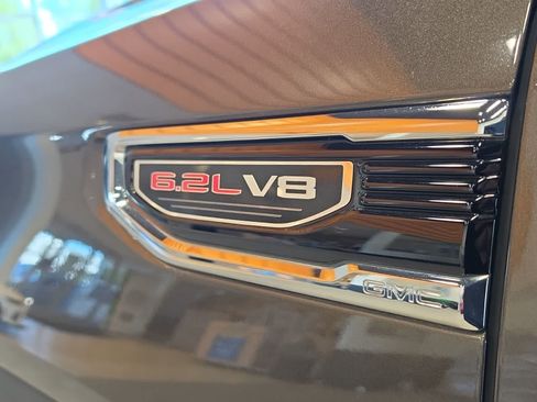 Used 2019 GMC Sierra 1500 SLT w/ SLT Convenience Package AWD/4WD image 17