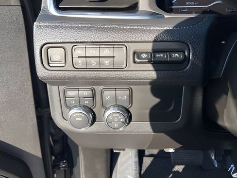 Used 2024 GMC Yukon XL Denali AWD/4WD image 22