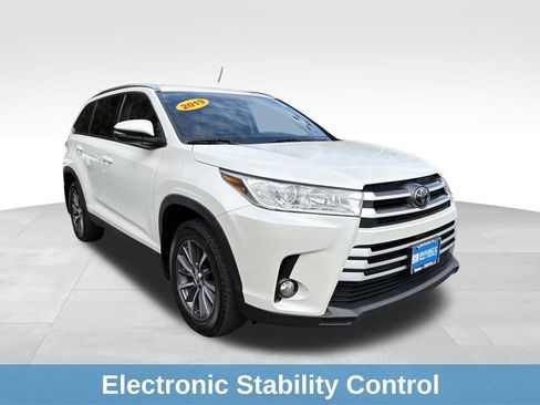 Used 2019 Toyota Highlander XLE image 10