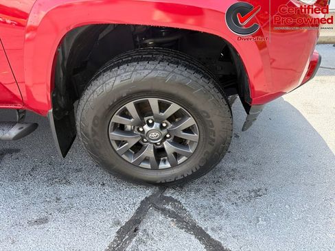 Used 2021 Toyota Tacoma SR5 RWD image 18