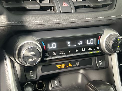 Used 2020 Toyota RAV4 XLE w/ Convenience Package FWD image 26