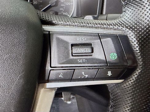 Used 2023 Mitsubishi Outlander SE image 15