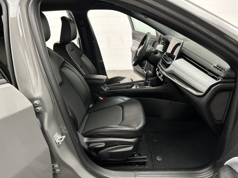 Used 2023 Jeep Compass Latitude AWD/4WD image 21