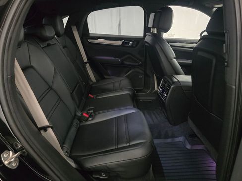 Certified 2023 Porsche Cayenne Platinum Edition AWD/4WD image 24