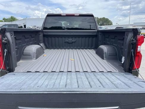 Used 2022 Chevrolet Silverado 1500 Custom Trail Boss w/ Safety Confidence Package AWD/4WD image 12