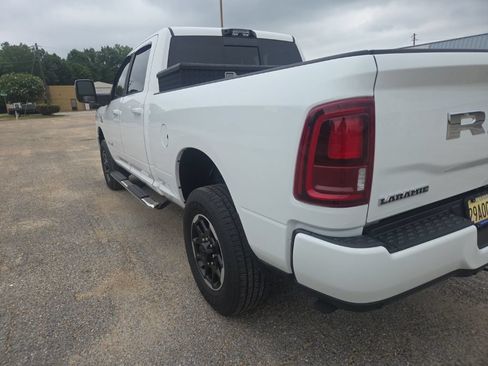 Used 2025 RAM 2500 Laramie AWD/4WD image 7