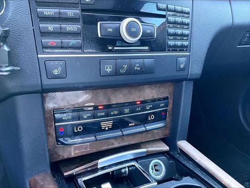 Used 2011 Mercedes-Benz E 350 4MATIC Sedan image 26