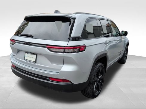 Certified 2025 Jeep Grand Cherokee Altitude image 5