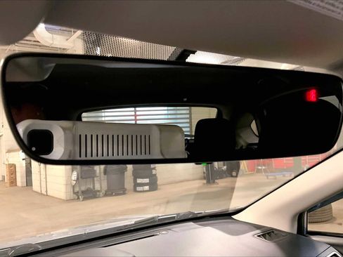 Used 2017 Subaru Crosstrek 2.0i Premium image 28