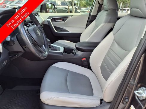 Used 2020 Toyota RAV4 XLE Premium FWD image 25