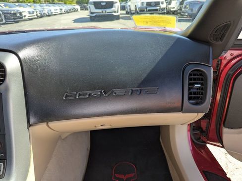 Used 2005 Chevrolet Corvette Coupe w/ Preferred Equipment Group RWD image 33