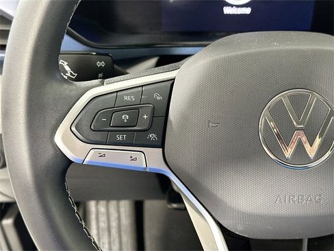 Used 2024 Volkswagen Taos SE image 21
