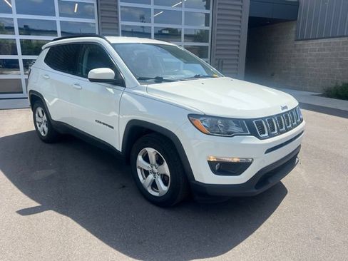 Used 2019 Jeep Compass Latitude w/ Safety & Security Group FWD image 3