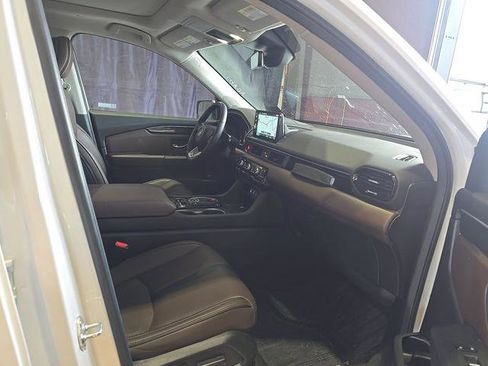 Used 2025 Honda Pilot Elite image 6