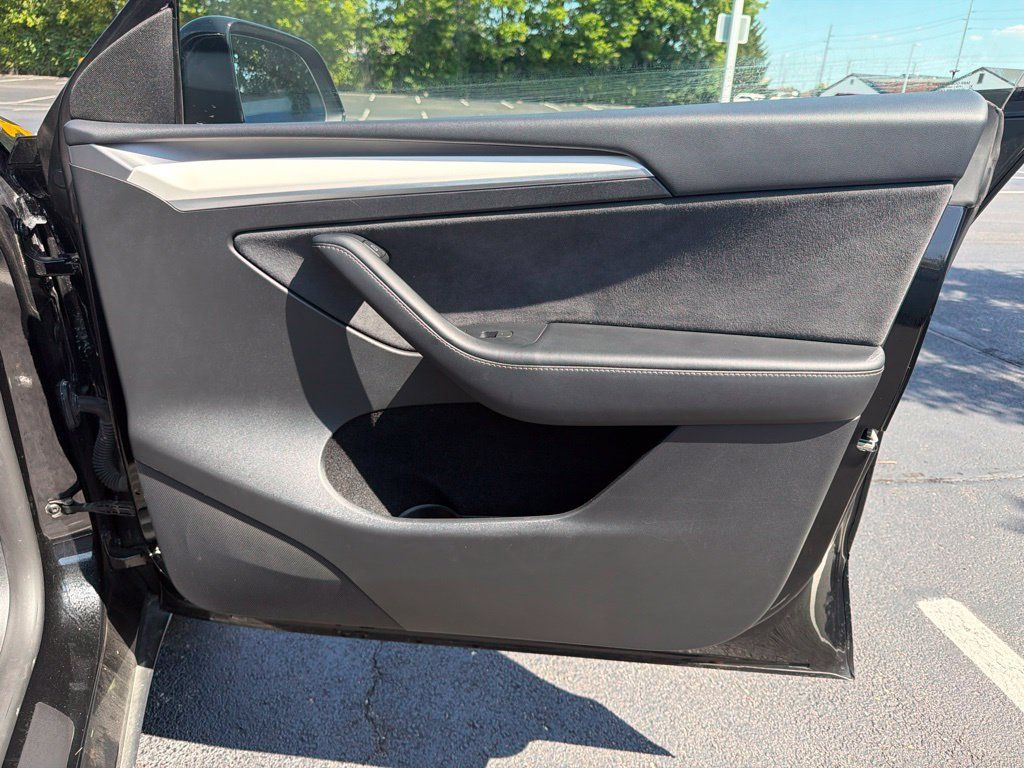 Used 2023 Tesla Model Y Performance AWD/4WD image 25