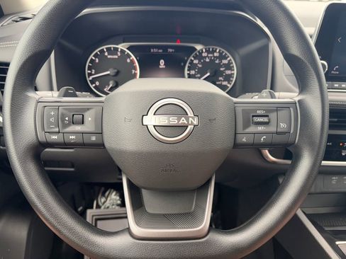 Used 2025 Nissan Rogue S FWD image 11