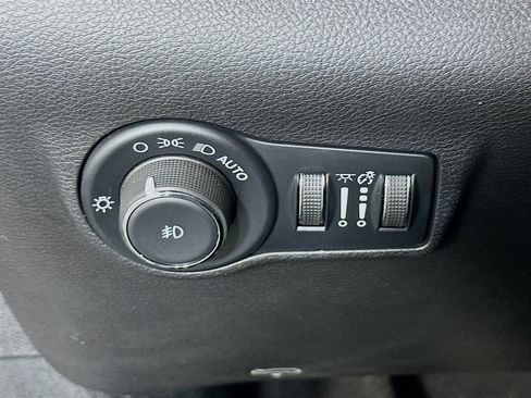 Used 2025 Jeep Compass Limited AWD/4WD image 16
