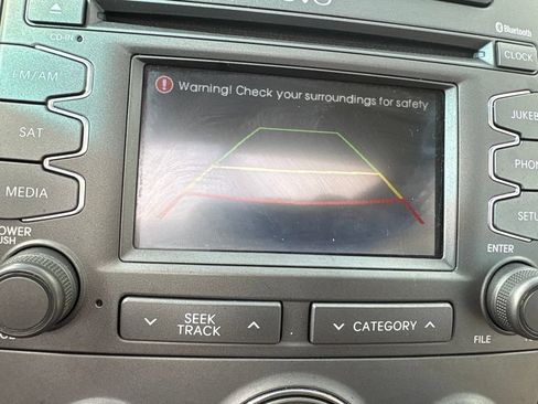 Used 2013 Kia Soul ! FWD image 11