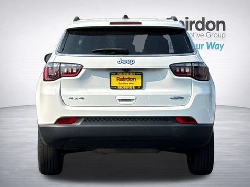 Used 2024 Jeep Compass Latitude AWD/4WD image 5
