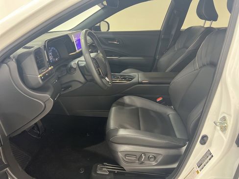 Used 2025 Toyota Crown XLE image 17