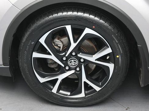 Used 2020 Toyota C-HR XLE FWD image 13