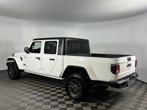 Certified 2024 Jeep Gladiator Sport image 9