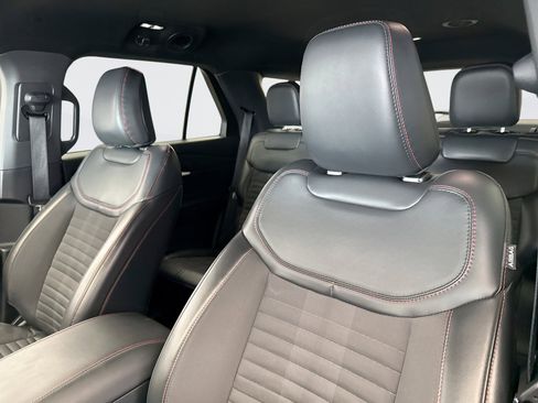 Used 2025 Ford Explorer ST-Line w/ ST-Line Street Pack image 10