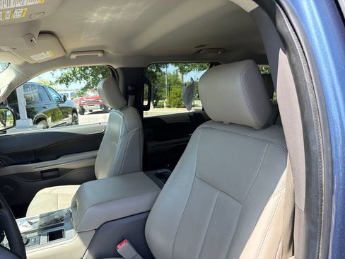 Used 2018 Ford Expedition XLT w/ Equipment Group 202A RWD image 21