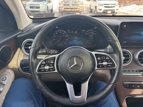 Used 2022 Mercedes-Benz GLC 300 4MATIC image 11