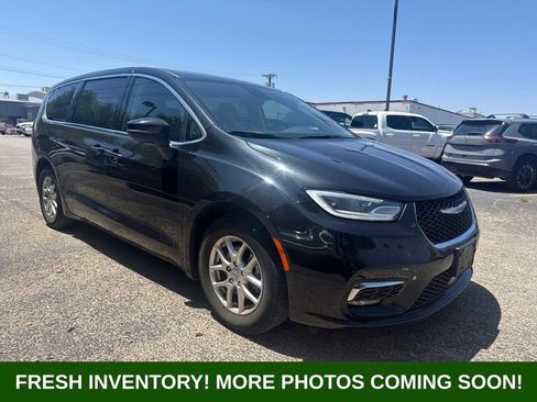 Used 2023 Chrysler Pacifica Touring-L FWD image 1