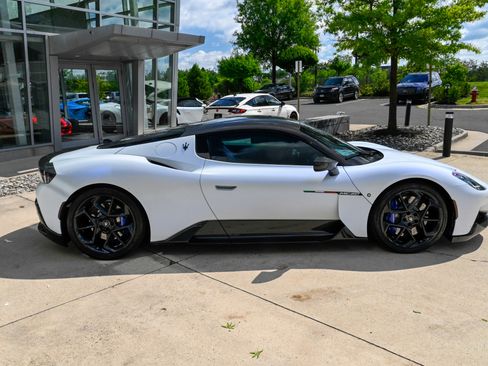 Used 2023 Maserati MC20 Coupe RWD image 4