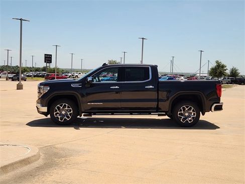 New 2026 GMC Sierra 1500 SLT image 4