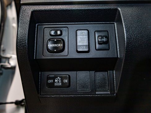 Used 2017 Toyota Tundra SR5 image 16