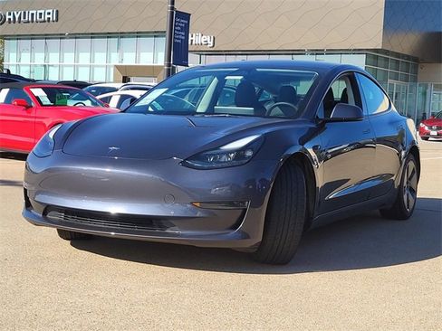 Used 2023 Tesla Model 3 Standard Range image 2