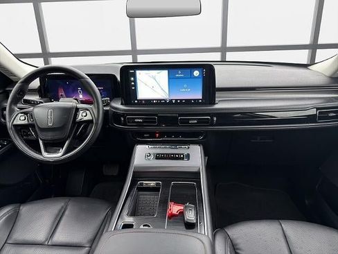 Used 2025 Lincoln Aviator AWD w/ Jet Appearance Package image 17