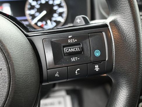 Used 2023 Nissan Rogue SV image 19