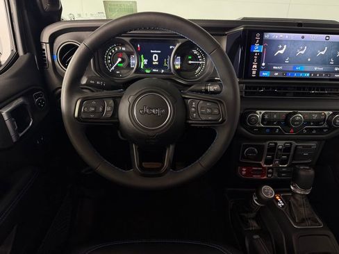 Used 2025 Jeep Wrangler Unlimited Rubicon 4xe w/ Safety Group AWD/4WD image 14